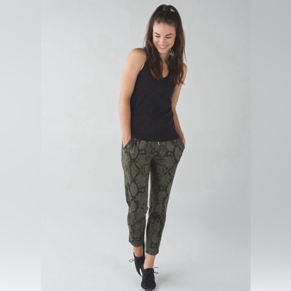 Lululemon Pants size 8 - Picture 6 of 9